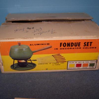 LOT 223 FAB VINTAGE MCM NMIB FONDUE SET + EXTRA FORKS