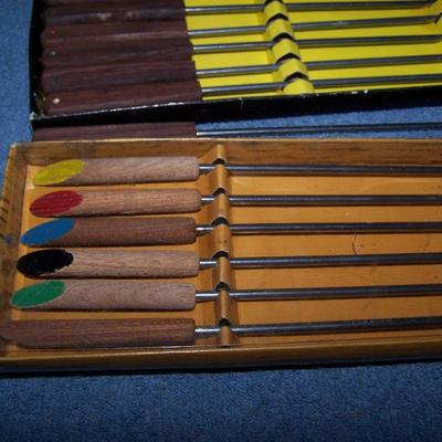 LOT 223 FAB VINTAGE MCM NMIB FONDUE SET + EXTRA FORKS