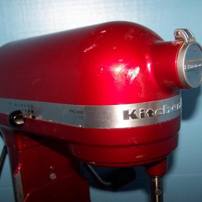 LOT 224 WONDERFUL RED KITCHENAID MIXER PRO 6OO