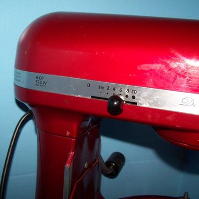 LOT 224 WONDERFUL RED KITCHENAID MIXER PRO 6OO