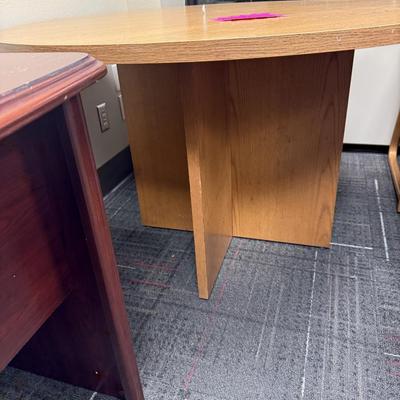 1O1-desk and circular table