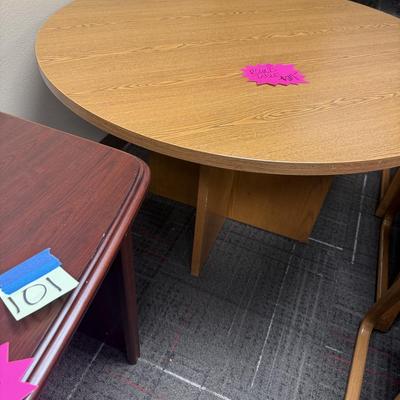 1O1-desk and circular table