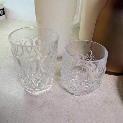 Large lot of miscellaneous kitchen items.