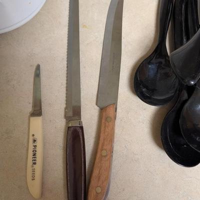 Large lot of miscellaneous kitchen items.