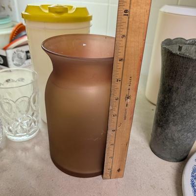 Large lot of miscellaneous kitchen items.