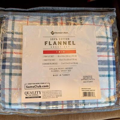Twin flannel sheet set