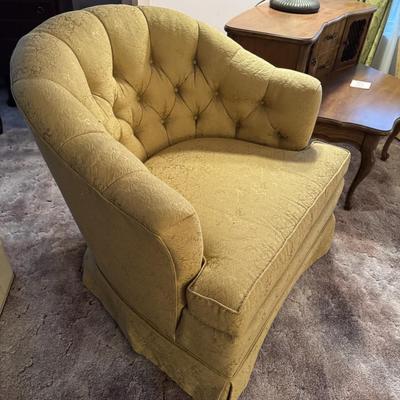 Vintage Tufted Club Chair 2