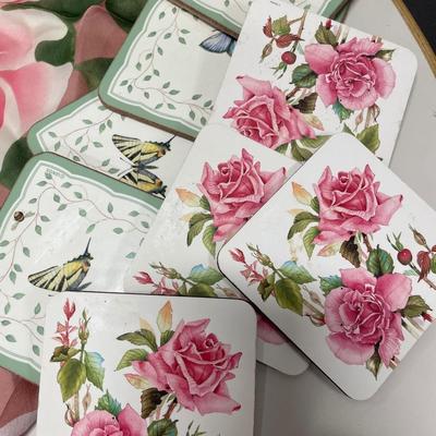 The Met scarf and coaster