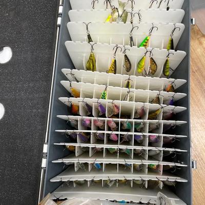Large Special Mate tackle box FULL of lures