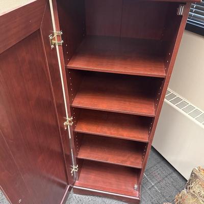 2CLOCK3-Clock shelf and throw pillows