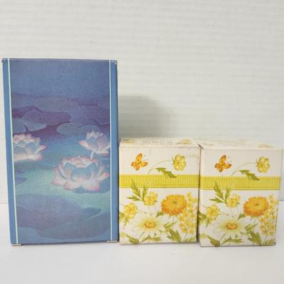 Vintage Avon Water Lily Perfume Bottle + Buttercup Sachets Sonnet Moonwind NEW FULL