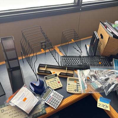 2U3-desk surface contents
