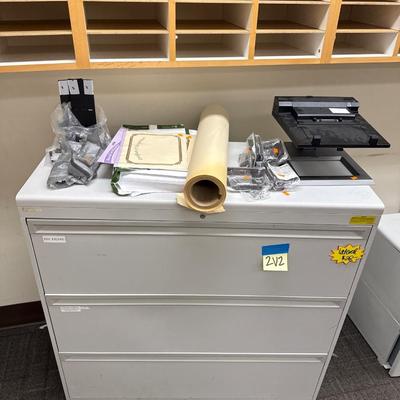 2V2-file cabinet plus surface contents
