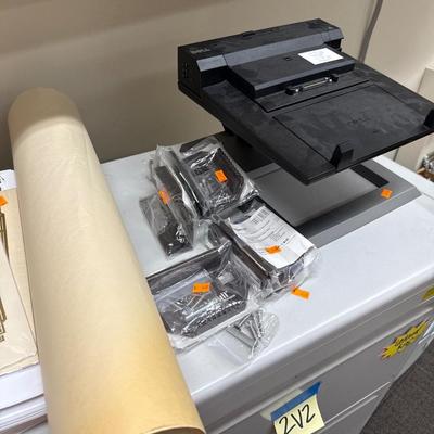 2V2-file cabinet plus surface contents