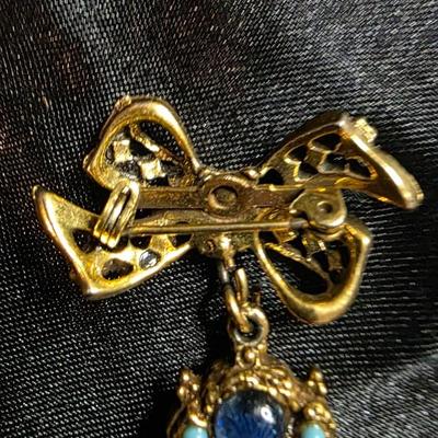 Vintage Victorian-Style Bow & Jeweled Key Dangle Brooch — Ornate Gold-Tone Filigree with Faux Pearls & Gem Accents