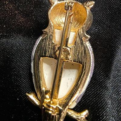 Vintage Gold-Tone Owl Brooch with White Enamel Body – Charming Mid-Century Style