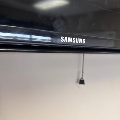 3I4-TV with mounting bracket