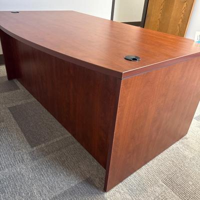 3J1-desk and upper cabinet