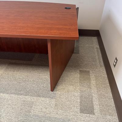 3J1-desk and upper cabinet