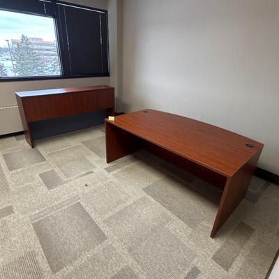 3J1-desk and upper cabinet