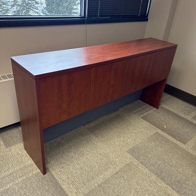 3J1-desk and upper cabinet