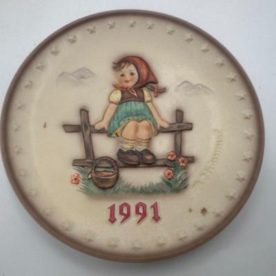 Hummel Collector Plate (1990–1995)