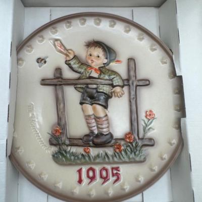 Hummel Collector Plate (1990–1995)