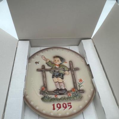 Hummel Collector Plate (1990–1995)