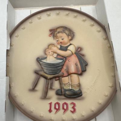 Hummel Collector Plate (1990–1995)