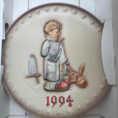 Hummel Collector Plate (1990–1995)