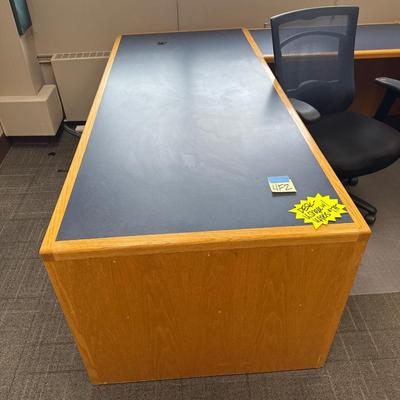 4F2-large office desk and a chair