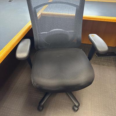 4F2-large office desk and a chair