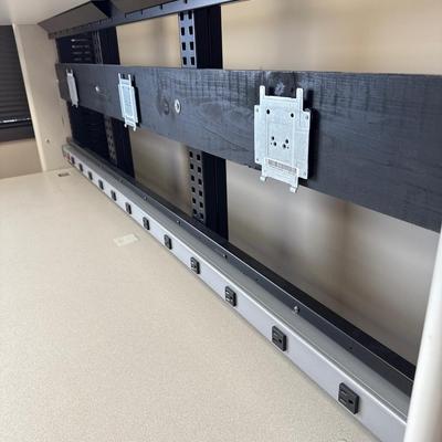 4I1-Electronic/IT Hub