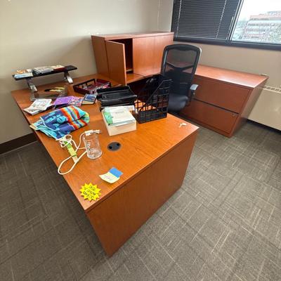 4K1-desk, chair and contents