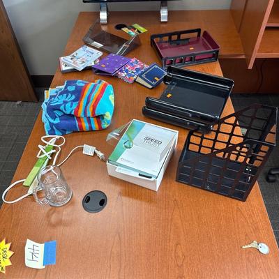 4K1-desk, chair and contents