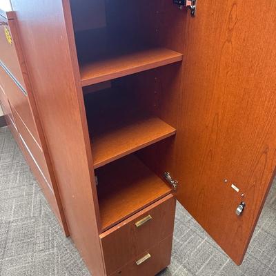 4K3-narrow cabinet with shelves