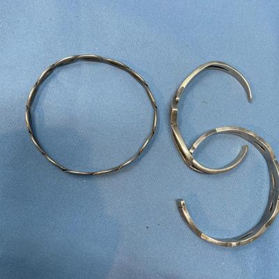 Sale Photo Thumbnail #454: Great pieces, no damage, not sure of stone.  54 grams (estimated)