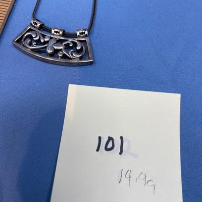 Sale Photo Thumbnail #497: New in box!  Retired piece. 14.9 grams total weight