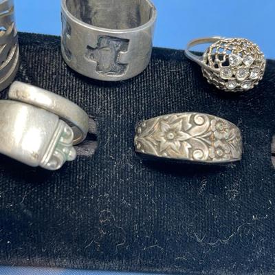 Sale Photo Thumbnail #559: Designer items & Native American made.  Great lot!  44.1 grams total weight!!