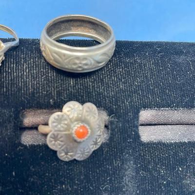 Sale Photo Thumbnail #560: Designer items & Native American made.  Great lot!  44.1 grams total weight!!