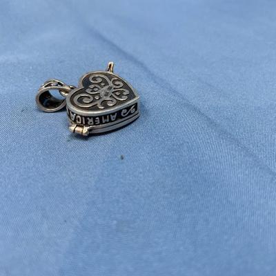 Sale Photo Thumbnail #580: This is too cute! 11.0 grams total weight.