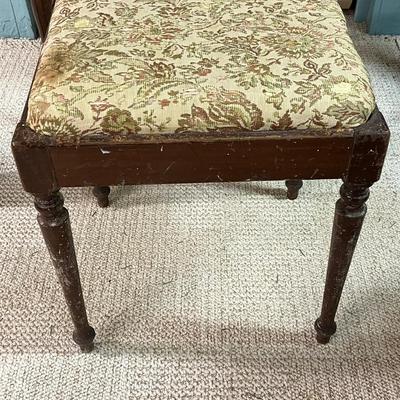 LOT 425: Vintage Sewing Machine Table and Bench
