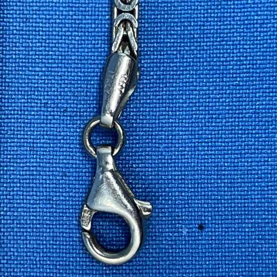 Sale Photo Thumbnail #599: Unique chain pattern. 6.6 grams total weight.