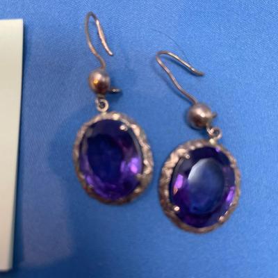 Sale Photo Thumbnail #601: Take a look, these are quite old! 5.6 grams total weight.