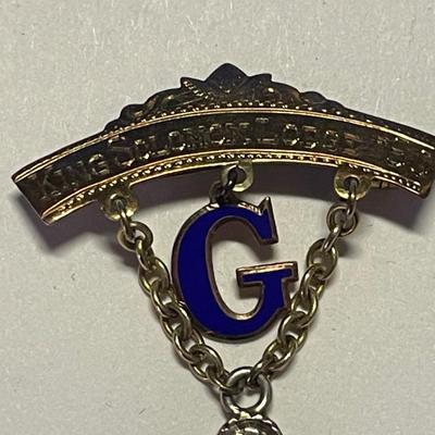 Sale Photo Thumbnail #619: This is a great vintage piece!  2.25" tall!  4.6 grams total weight. No damage or excessive wear!