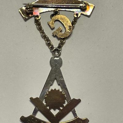 Sale Photo Thumbnail #621: This is a great vintage piece!  2.25" tall!  4.6 grams total weight. No damage or excessive wear!