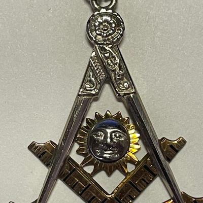 Sale Photo Thumbnail #620: This is a great vintage piece!  2.25" tall!  4.6 grams total weight. No damage or excessive wear!