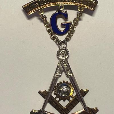 Sale Photo Thumbnail #618: This is a great vintage piece!  2.25" tall!  4.6 grams total weight. No damage or excessive wear!