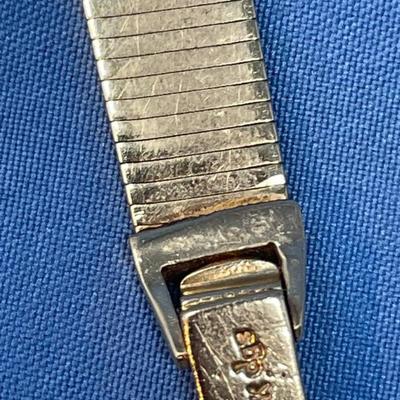 Sale Photo Thumbnail #626: B&M Square 80s ladies watch.
14K gold band as well.
Light scratching on the back of
case.  Works great, keeps good time.
20.2 grams total weight (movement not included)
That's a lot of gold!