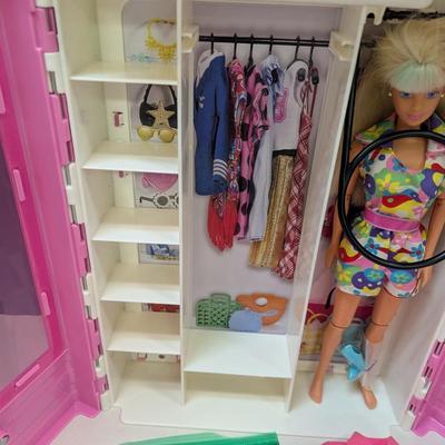 Mattel Barbie Fashionistas Ultimate Closet Doll & Accessories